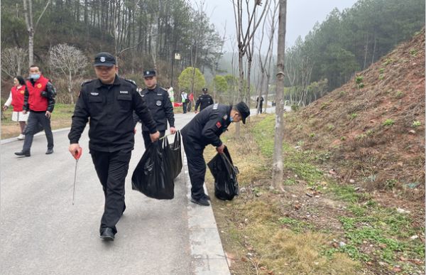 懷化藍盾保安服務有限公司,湖南保安服務,湖南區(qū)域秩序維護,湖南物業(yè)管理服務 懷化藍盾保安服務有限公司,湖南保安服務,湖南區(qū)域秩序維護,湖南物業(yè)管理服務